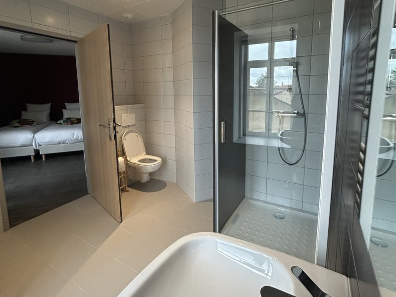Chambre D’Attel : chambre double (2 lits 90x200) avec WC et salle d’eau privative Chambre De Cabannes : chambre double (2 lits 90x200) avec WC et salle d’eau privative Chambre Saint-Antoine : chambre double (2 lits 90x200) avec WC et salle d’eau privative